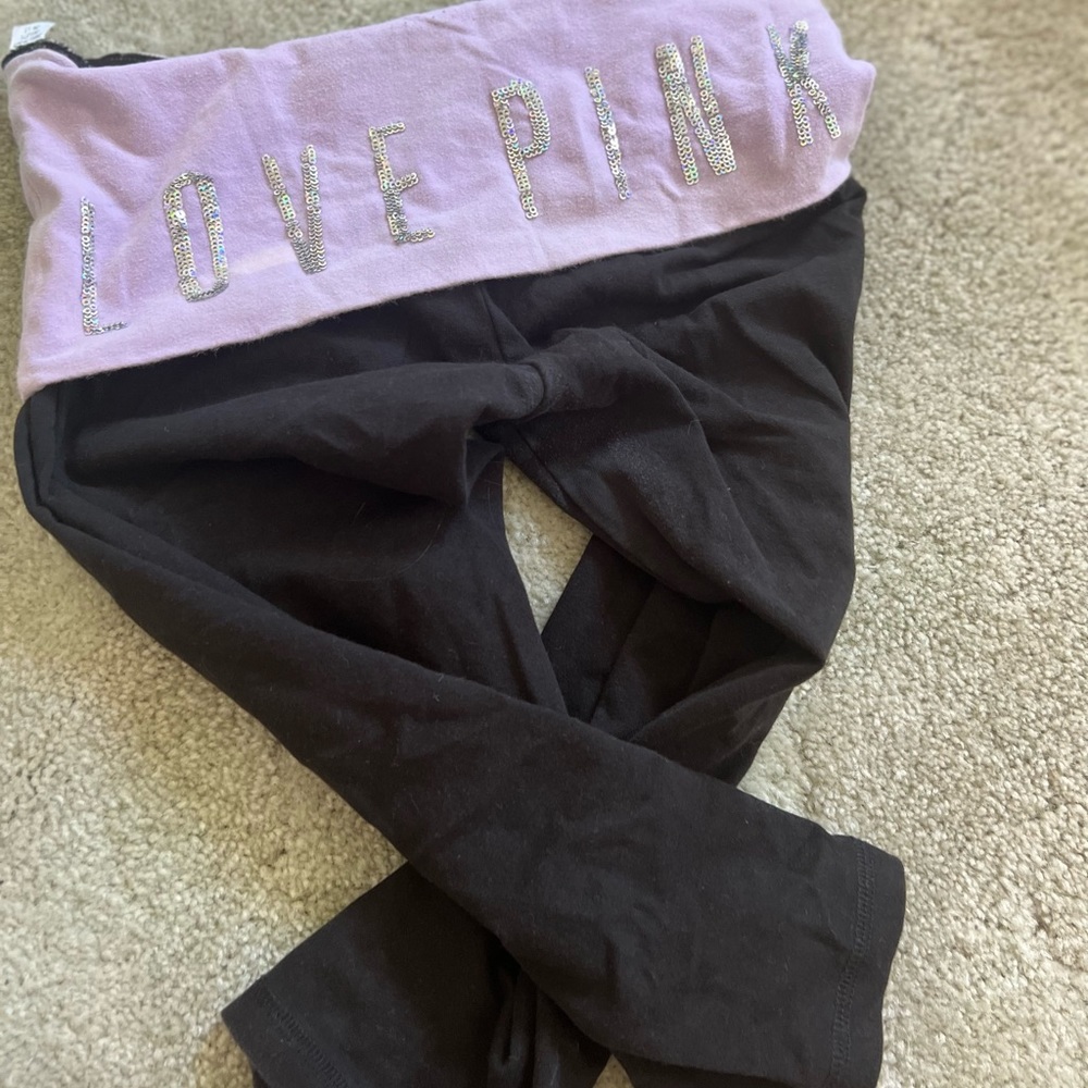 Victoria’s Secret Pink cropped yoga pants